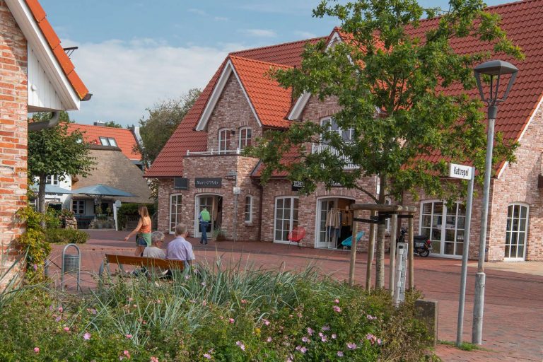 Mode-Shopping an der Dorfstraße, 150 m von Ihrer Ferienwohnung