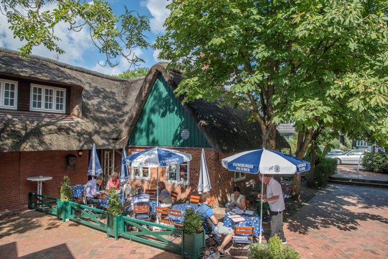 Restaurant „Wanlik-Hüs“, schräg gegenüber Ihrer Ferienwohnung