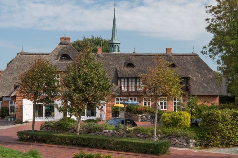 Shopping an der Dorfstraße, 300 m von Ihrer Ferienwohnung
